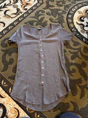 LuLaRoe Mauve Gray Short Sleeve Button-Front Top